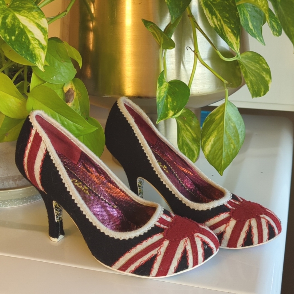 Irregular Choice UK heels ❤️ heart size 40 NWOT